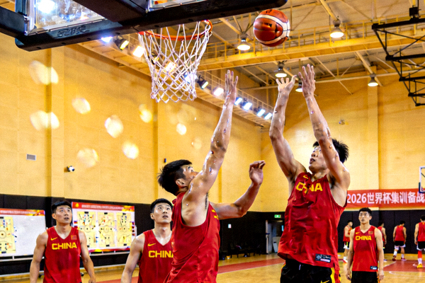 中国男篮2026世界杯集训备战，球员训练投篮